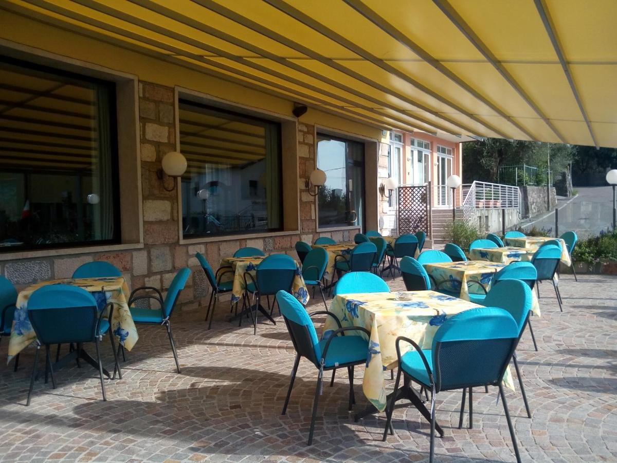 מאלצ'סינה Hotel Ideal מראה חיצוני תמונה