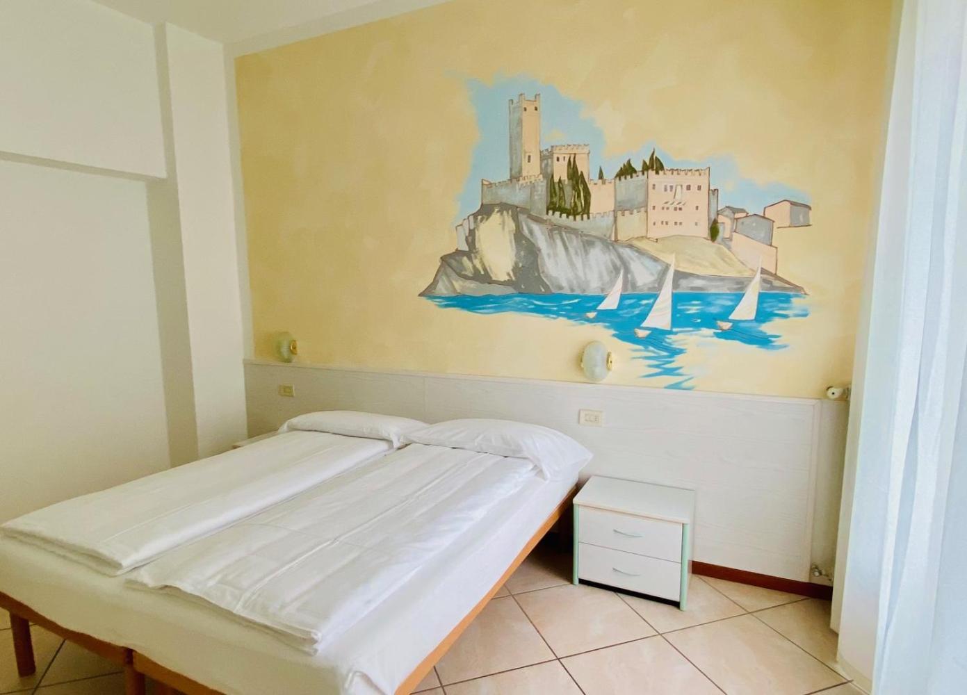 מאלצ'סינה Hotel Ideal מראה חיצוני תמונה