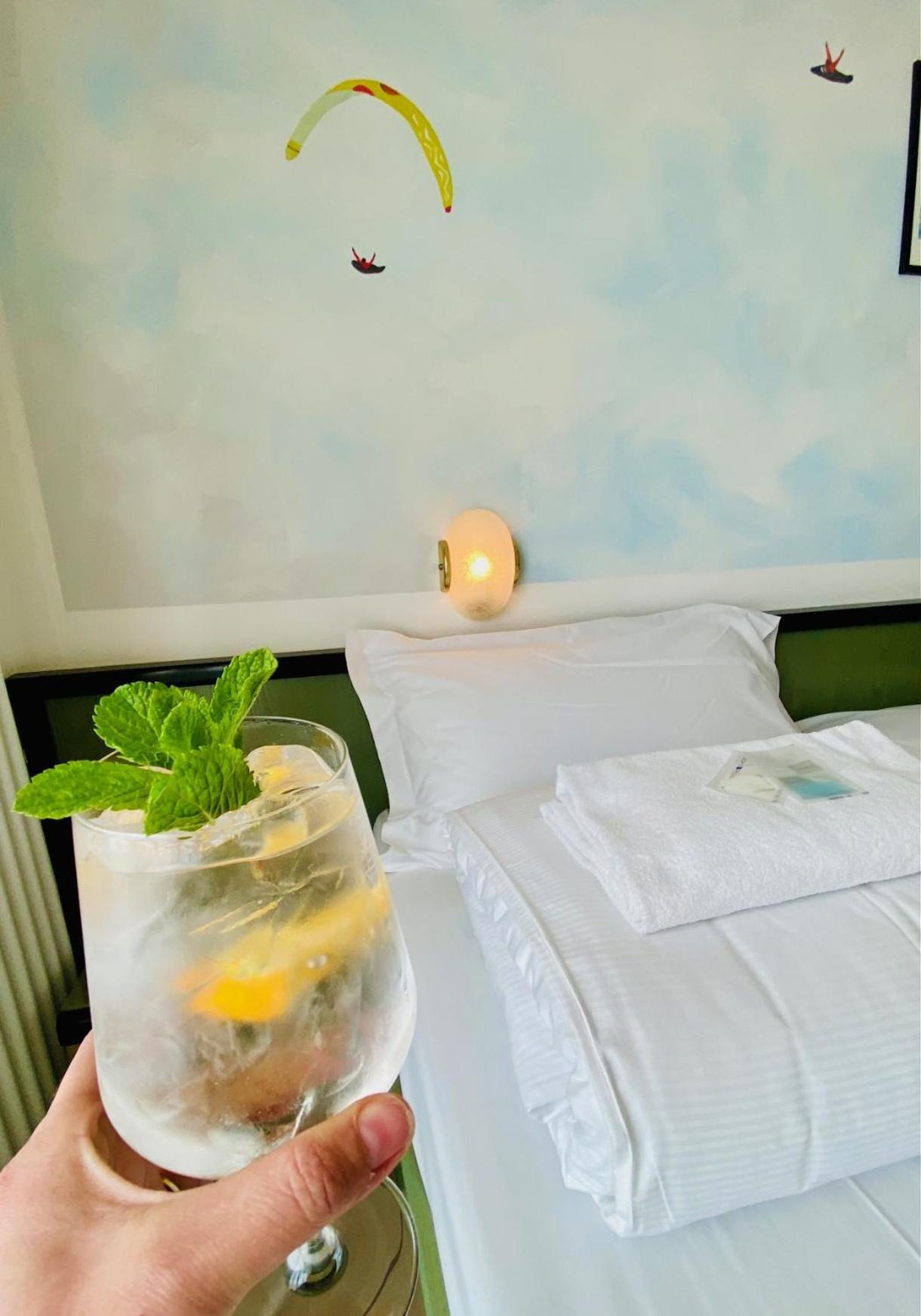 מאלצ'סינה Hotel Ideal מראה חיצוני תמונה