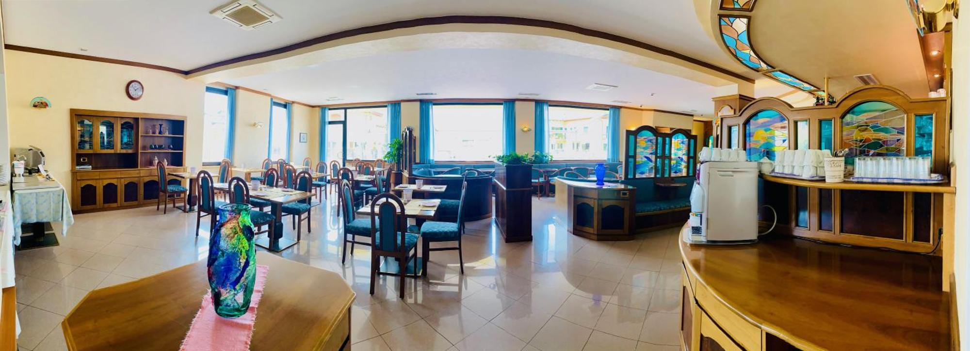 מאלצ'סינה Hotel Ideal מראה חיצוני תמונה