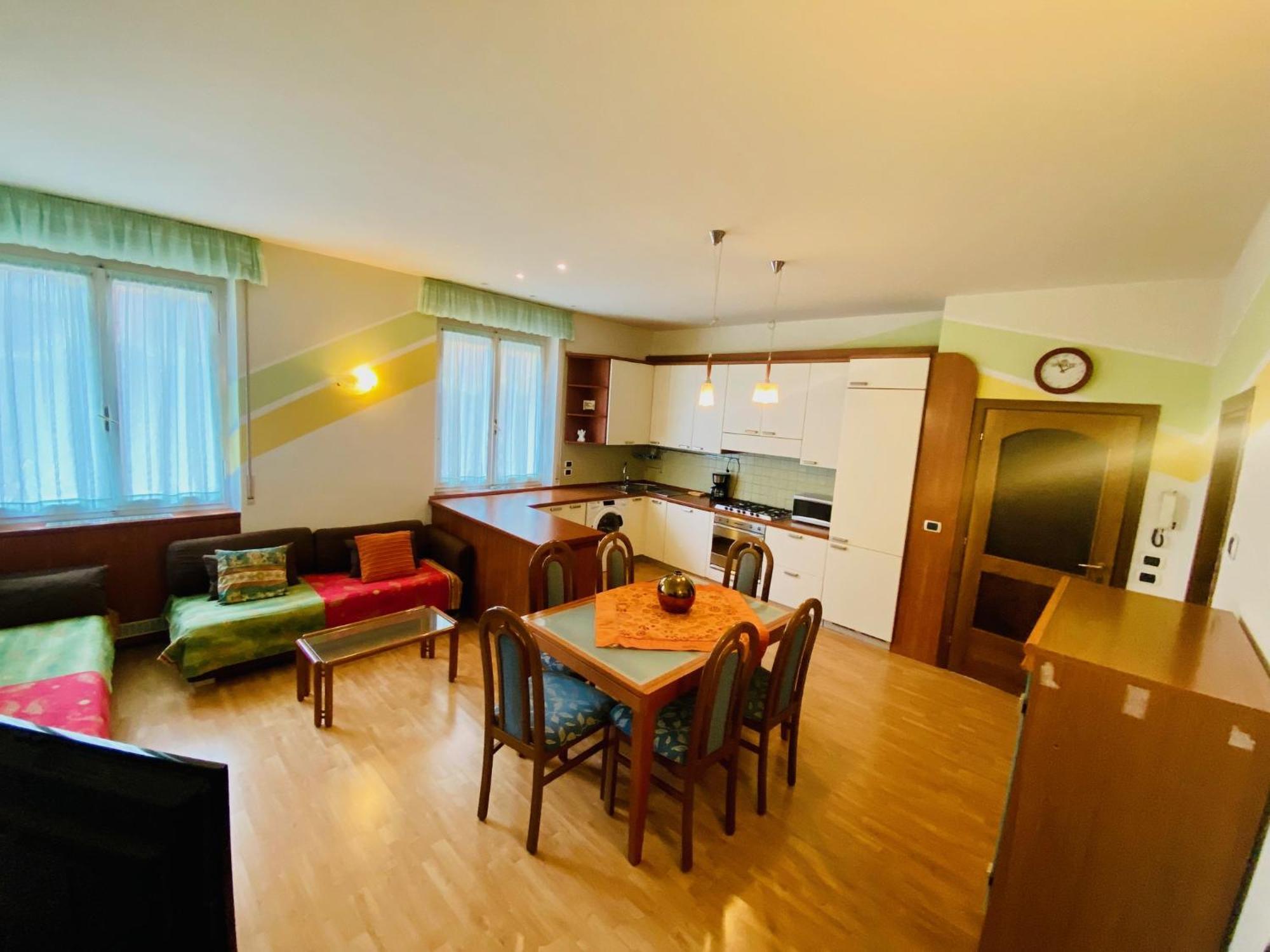 מאלצ'סינה Hotel Ideal מראה חיצוני תמונה